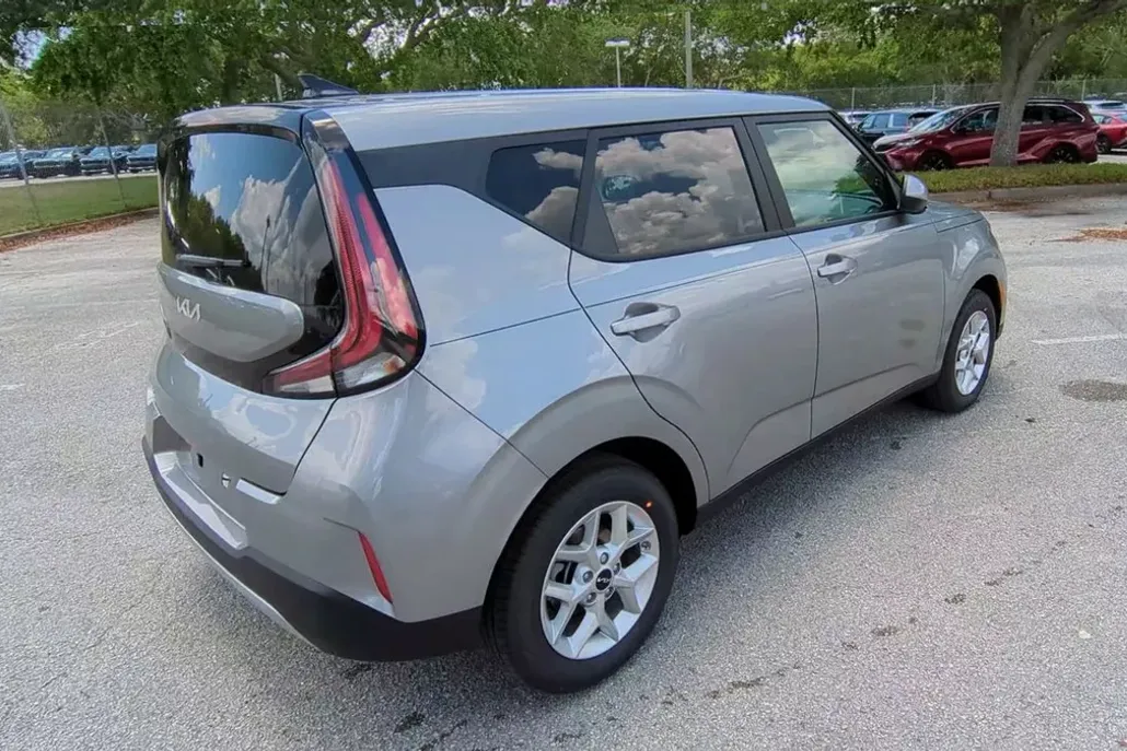 2025 Kia Soul LX photo 1