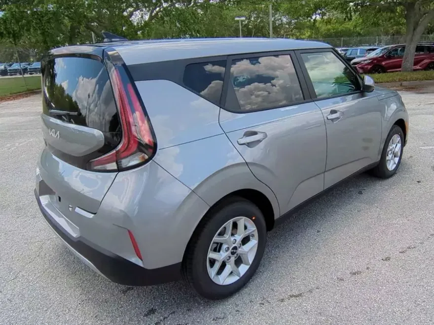 2025 Kia Soul LX photo 1