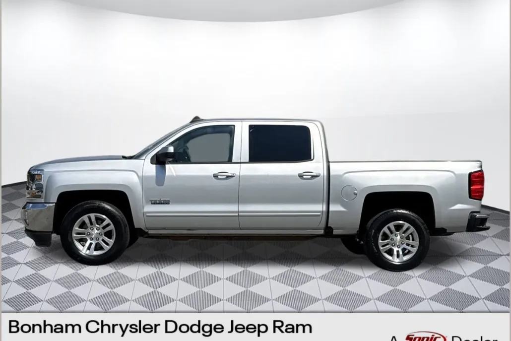 2018 Chevrolet Silverado 1500 LT photo 1