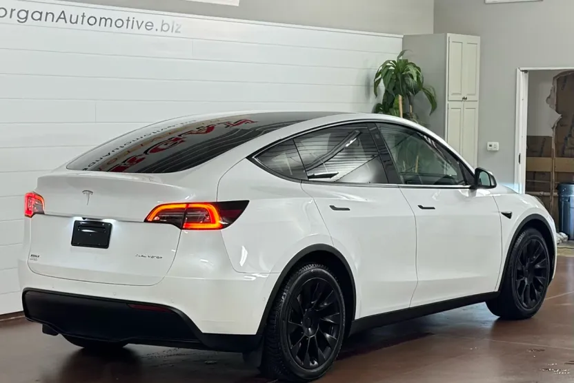 2022 Tesla Model Y Long Range photo 1