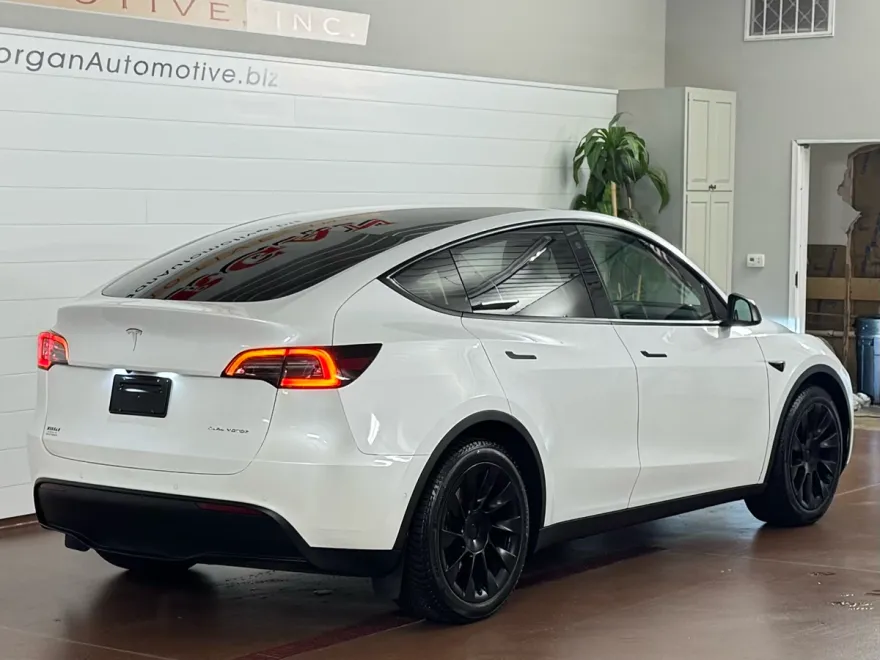 2022 Tesla Model Y Long Range photo 1