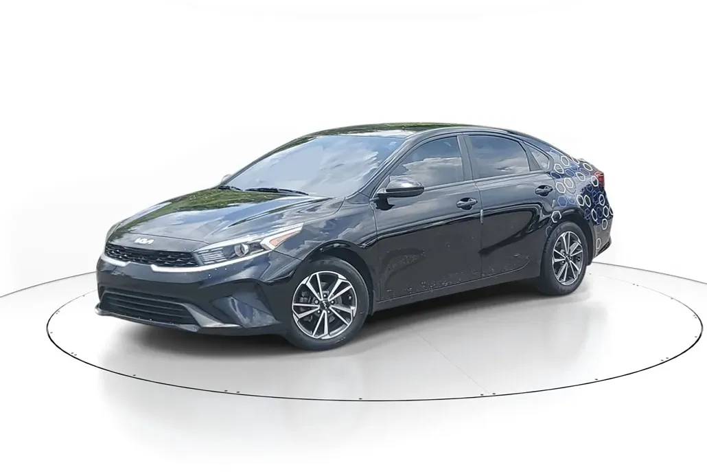 2022 Kia Forte LXS photo 1
