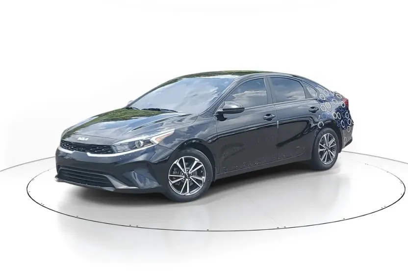 2022 Kia Forte LXS photo 1