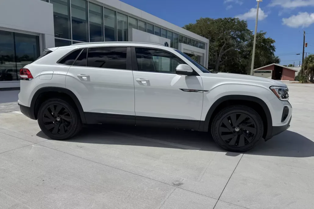 2026 Volkswagen Atlas Cross Sport SE Technology photo 1