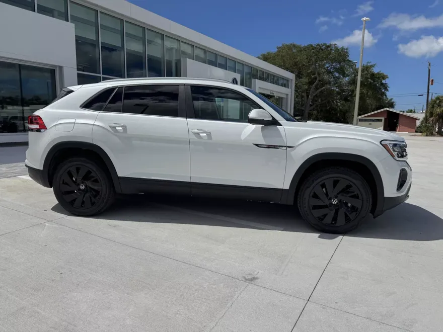 2026 Volkswagen Atlas Cross Sport SE Technology photo 1