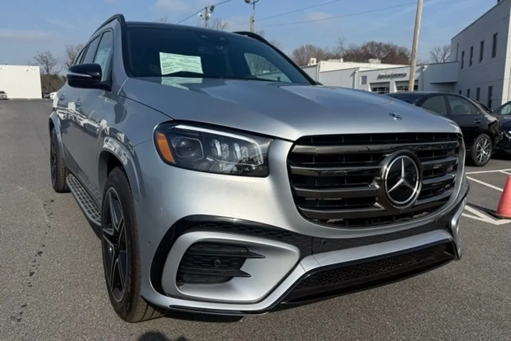 2025 Mercedes Benz GLS 450 4MATIC photo 1