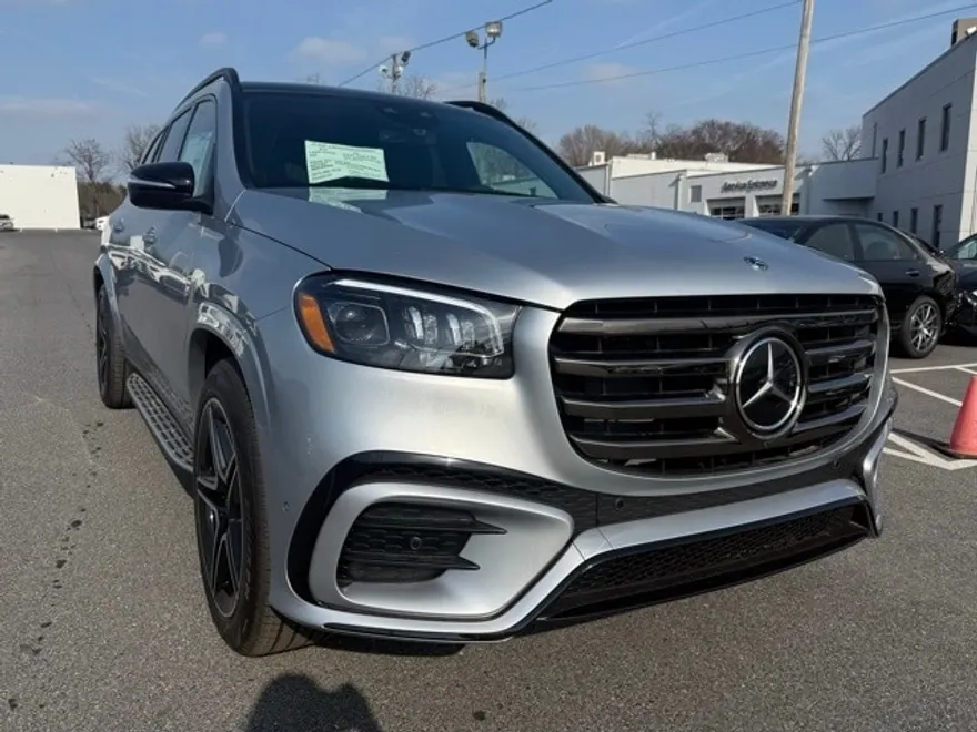 2025 Mercedes Benz GLS 450 4MATIC photo 1