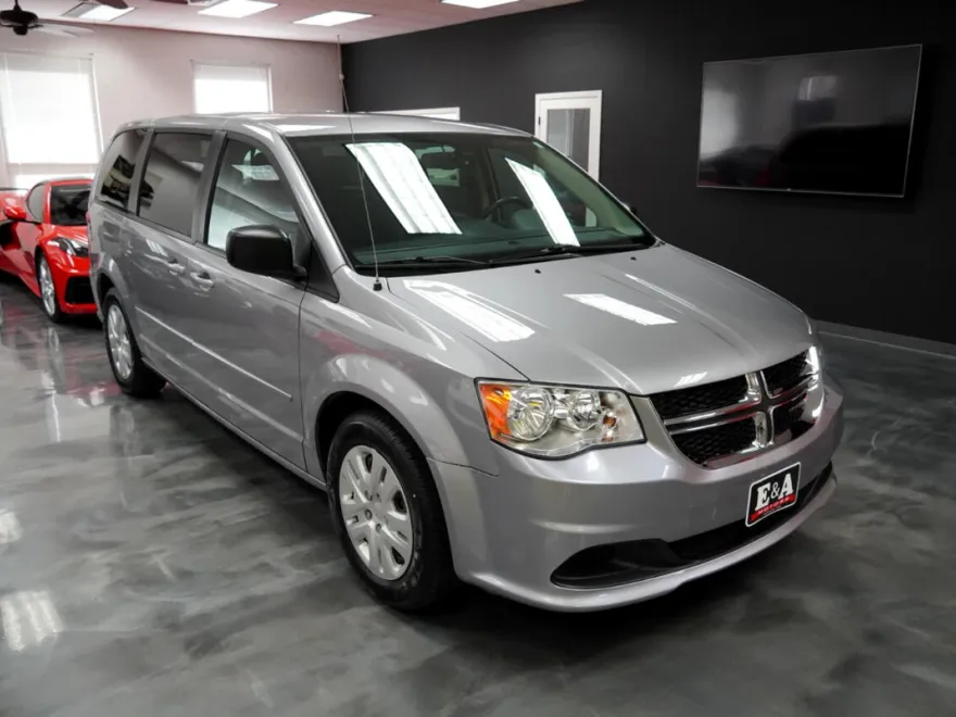 2017 Dodge Grand Caravan SE photo 2
