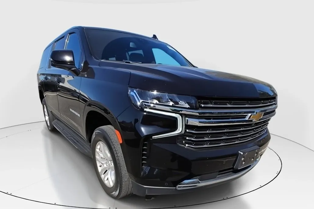 2023 Chevrolet Suburban LT photo 1