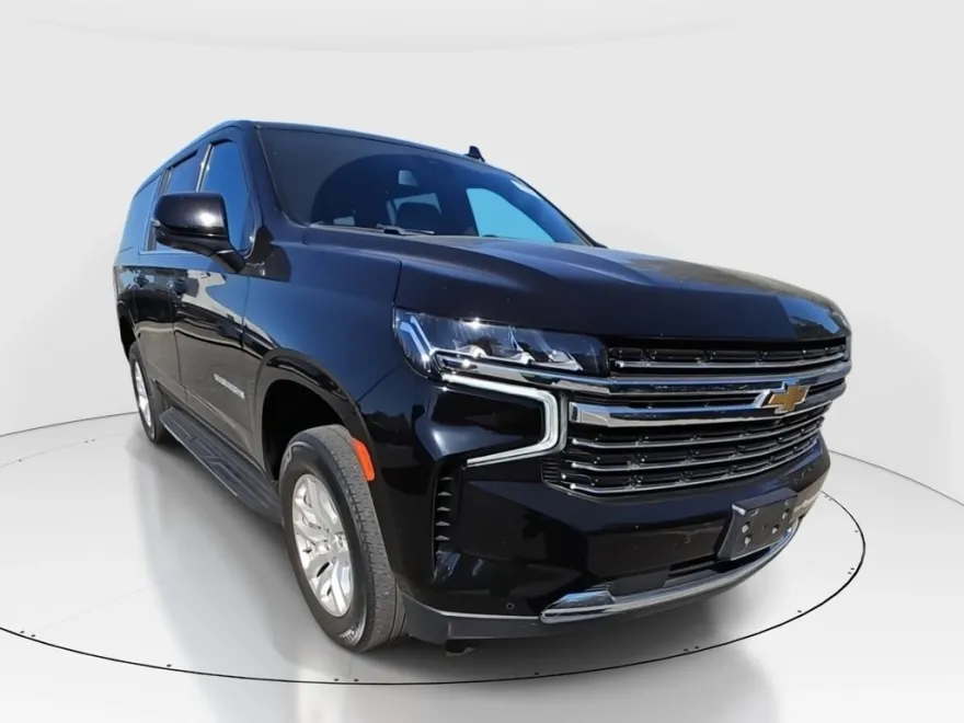 2023 Chevrolet Suburban LT photo 1