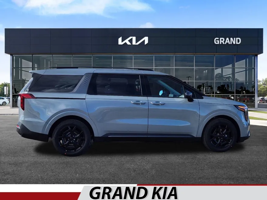 2025 Kia Carnival SX photo 1