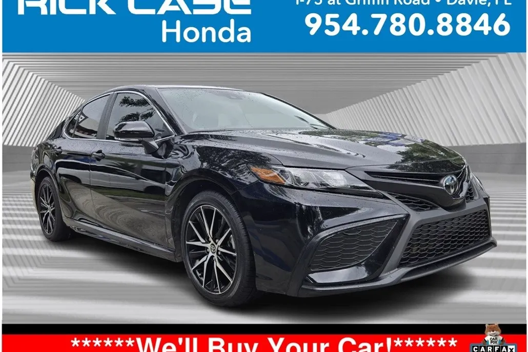 2024 Toyota Camry SE photo 1