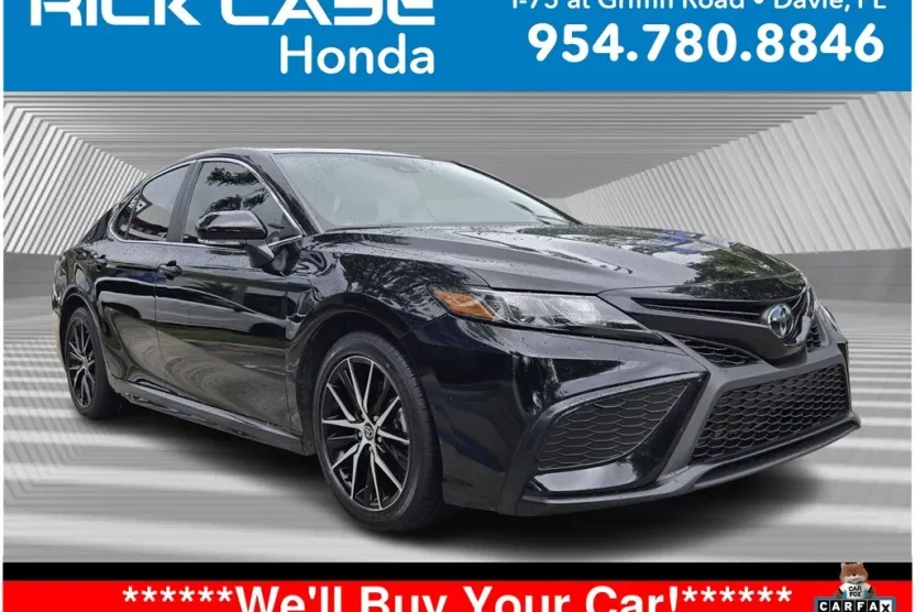2024 Toyota Camry SE photo 1