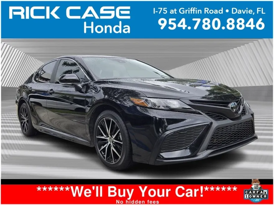 2024 Toyota Camry SE photo 1