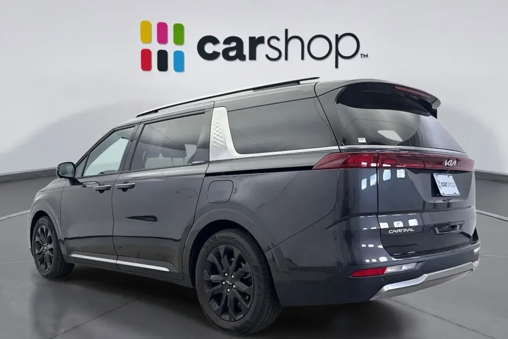 2023 Kia Carnival SX photo 1