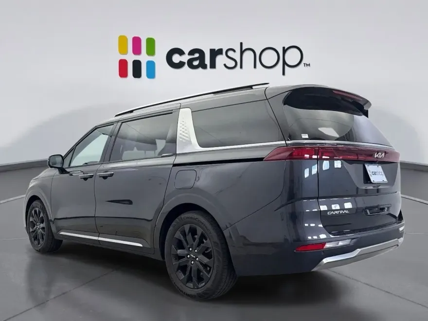 2023 Kia Carnival SX photo 1