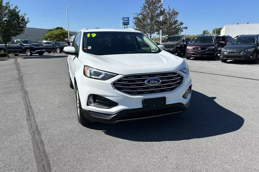 2019 Ford Edge SEL photo 1