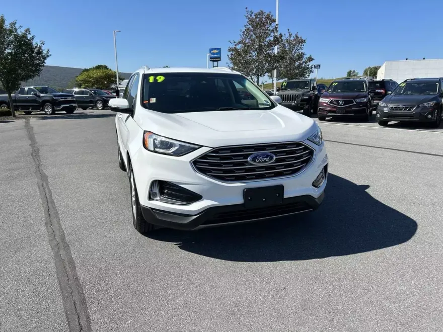 2019 Ford Edge SEL photo 1