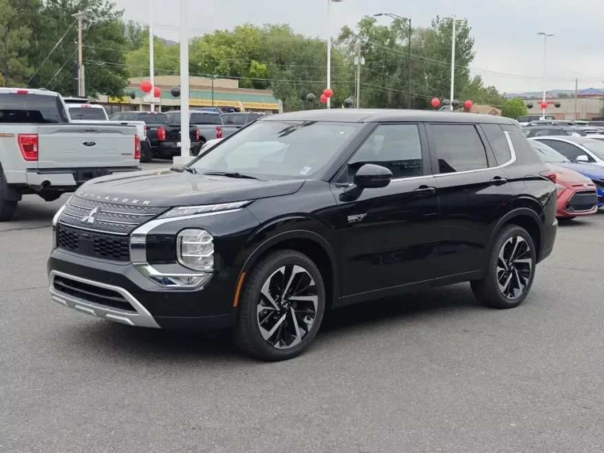 2025 Mitsubishi Outlander PHEV photo 1