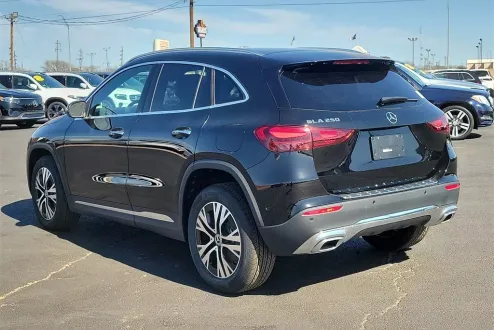 2025 Mercedes Benz GLA 250 photo 3