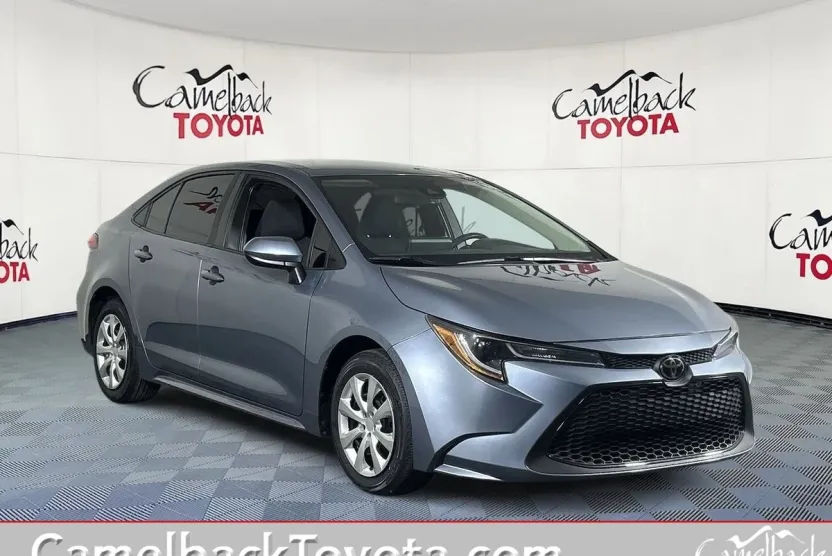2022 Toyota Corolla LE photo 1