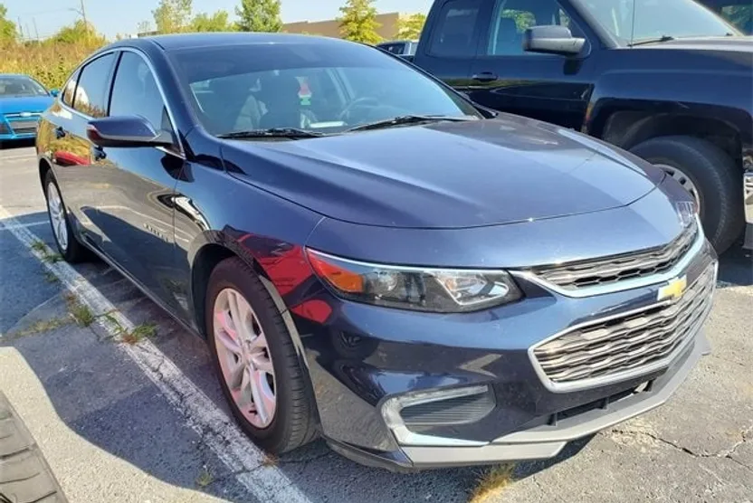 2018 Chevrolet Malibu 1LT photo 1