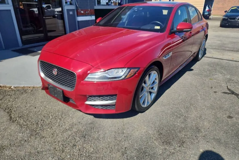 2016 Jaguar XF R-Sport photo 1