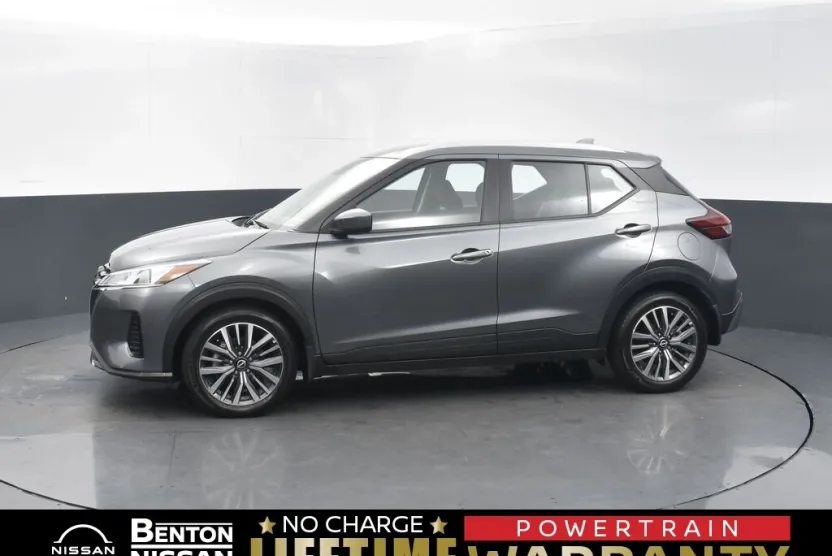 2022 Nissan Kicks SV photo 1