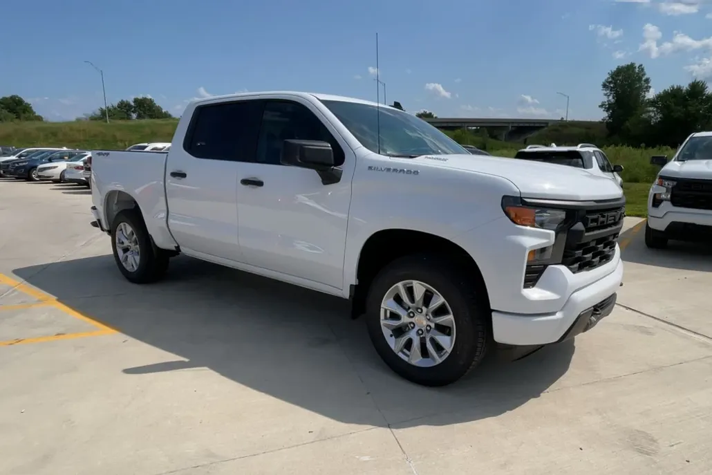 2025 Chevrolet Silverado 1500 Custom photo 1