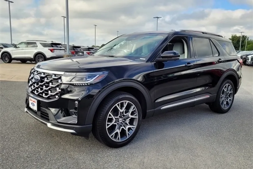2025 Ford Explorer Platinum photo 1