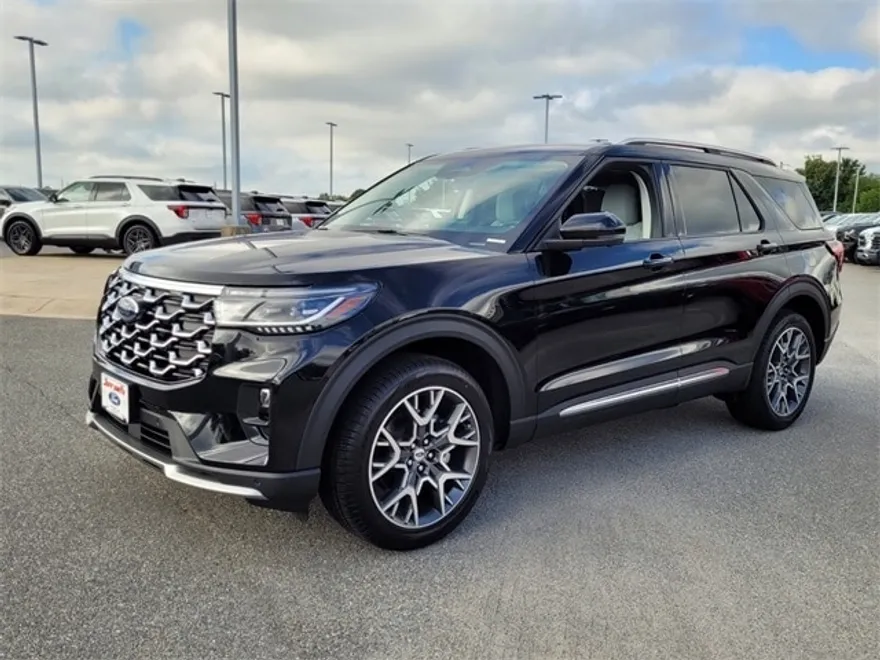 2025 Ford Explorer Platinum photo 1