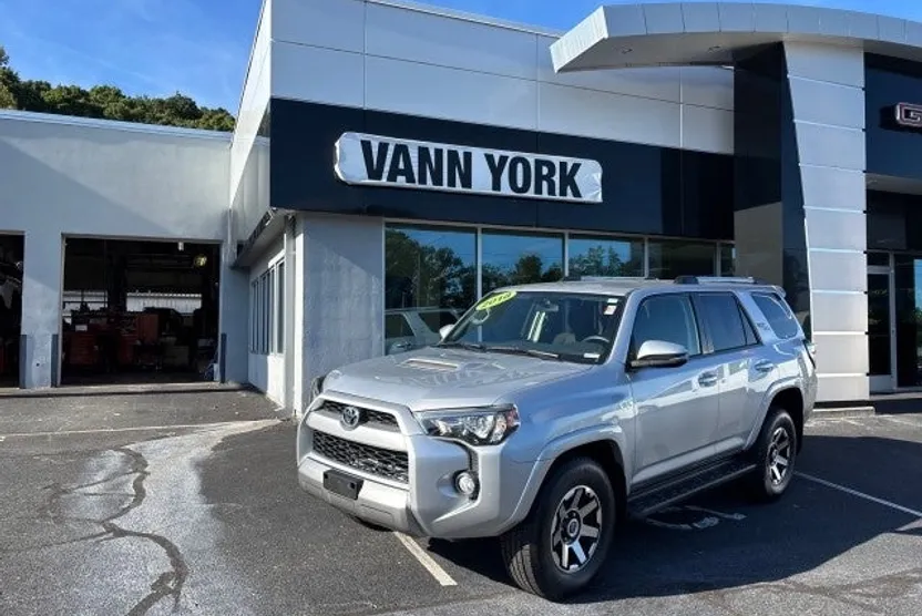 2018 Toyota 4Runner SR5 photo 1