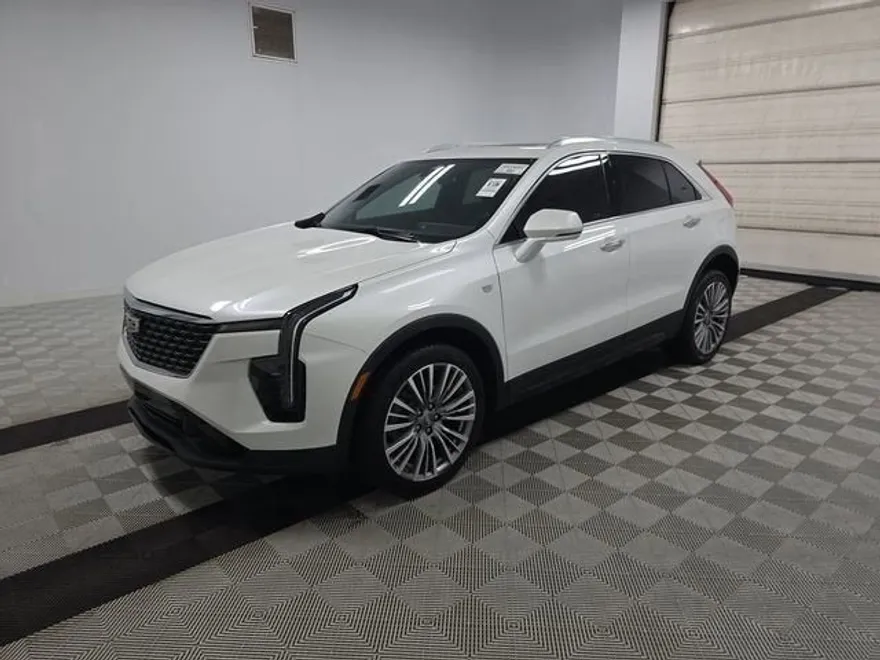 2024 Cadillac XT4 Premium Luxury photo 1