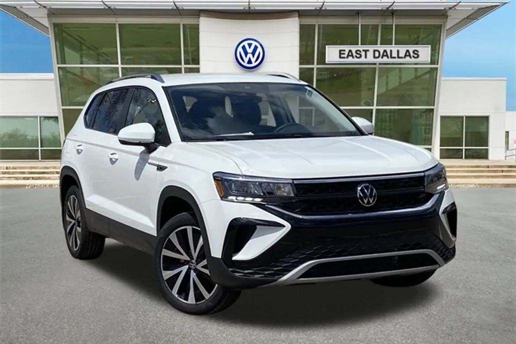 2024 Volkswagen Taos SE photo 1