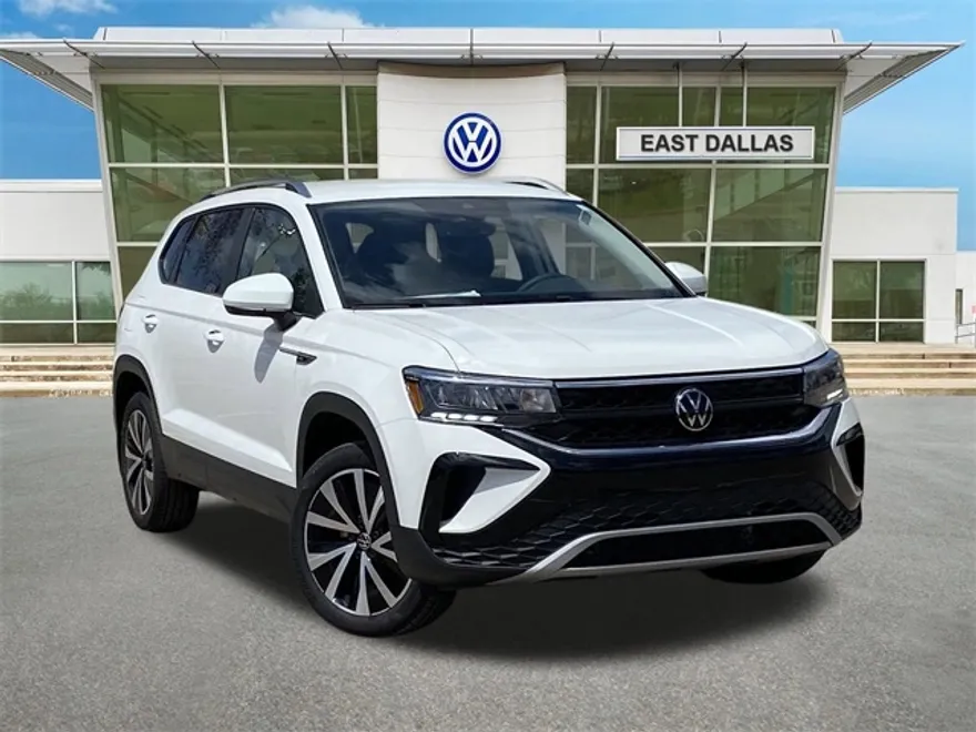 2024 Volkswagen Taos SE photo 1