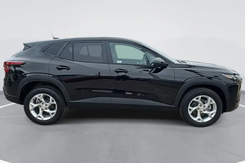 2026 Chevrolet Trax LS photo 1