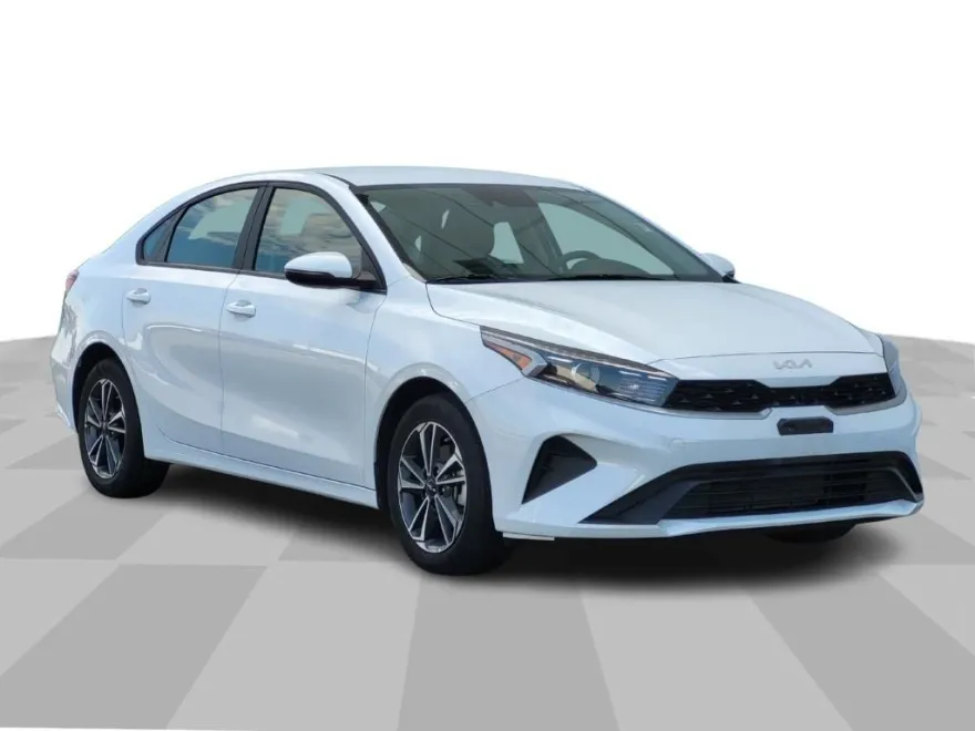 2023 Kia Forte LXS photo 1