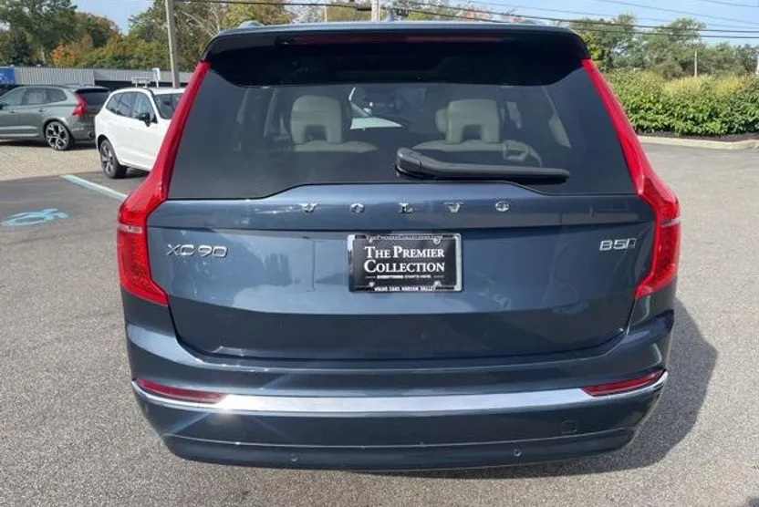 2024 Volvo XC90 B5 Plus photo 1