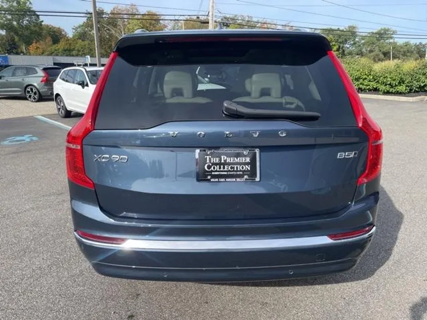 2024 Volvo XC90 B5 Plus photo 1