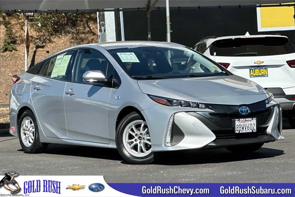 2017 Toyota Prius Prime Advanced photo 1