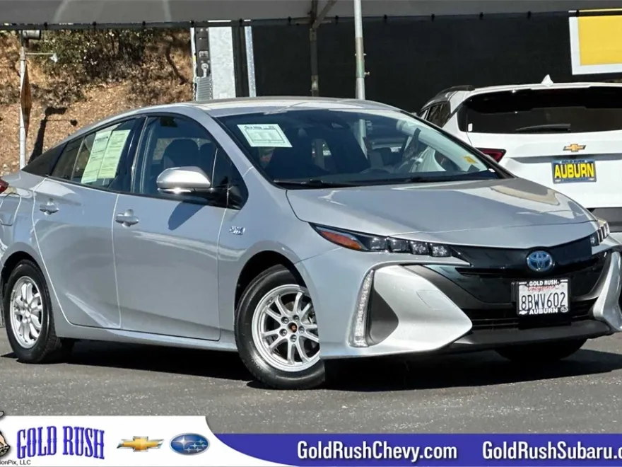 2017 Toyota Prius Prime Advanced photo 1