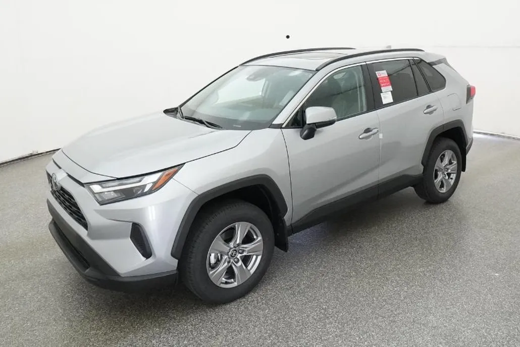 2025 Toyota RAV4 XLE photo 1