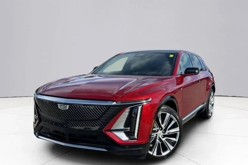 2024 Cadillac Lyriq Luxury photo 1