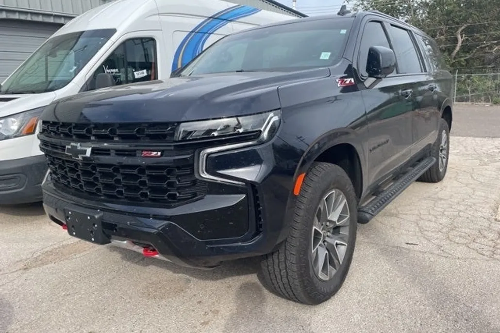 2024 Chevrolet Suburban Z71 photo 1