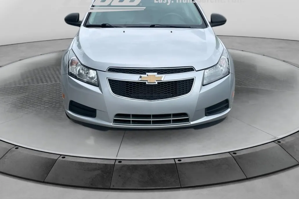 2013 Chevrolet Cruze LS photo 1
