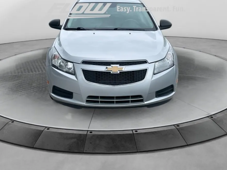 2013 Chevrolet Cruze LS photo 1