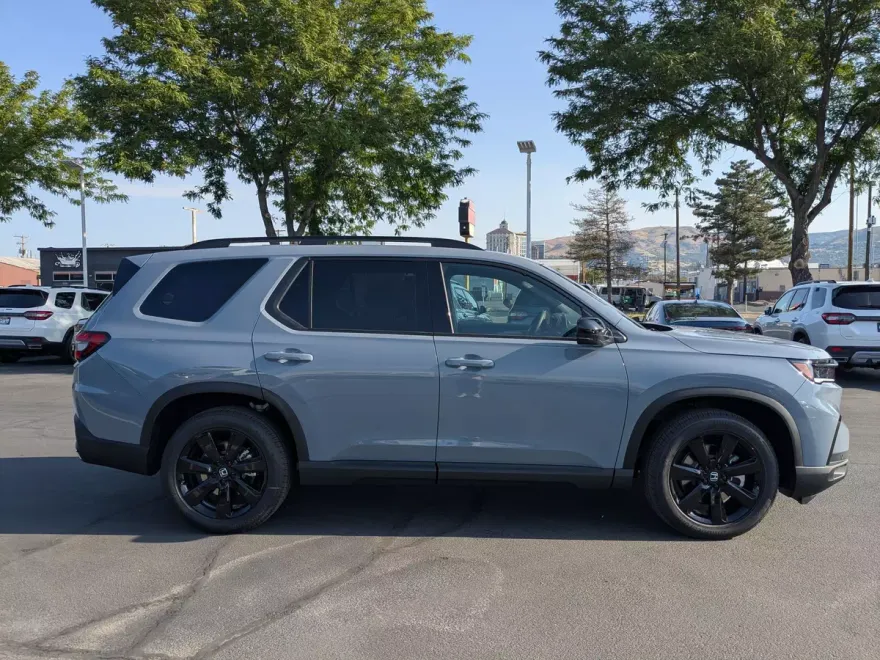2025 Honda Pilot Black Edition photo 1