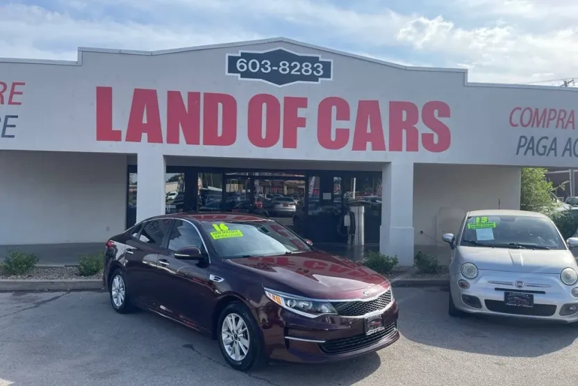 2016 Kia Optima LX photo 1