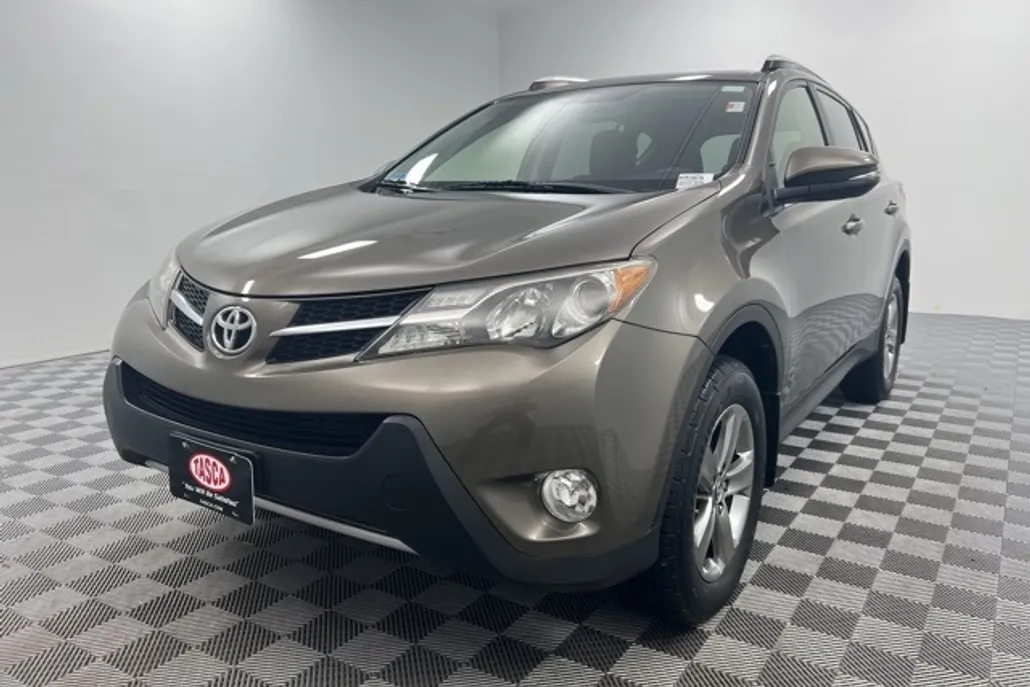 2015 Toyota RAV4 XLE photo 1