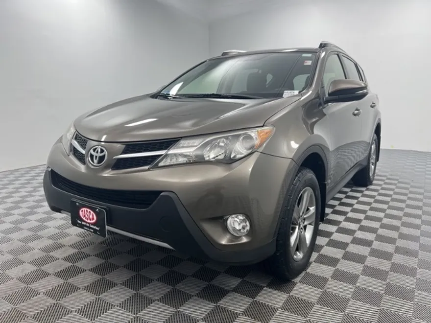 2015 Toyota RAV4 XLE photo 1